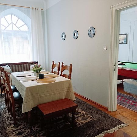 Unique Spacious Classic 3 Bedroom Midtown Apartment ! Billiard Room ! Riga Exterior foto