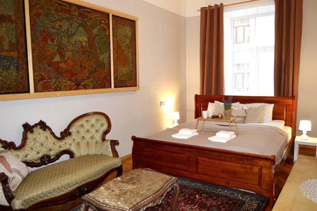 Unique Spacious Classic 3 Bedroom Midtown Apartment ! Billiard Room ! Riga Exterior foto