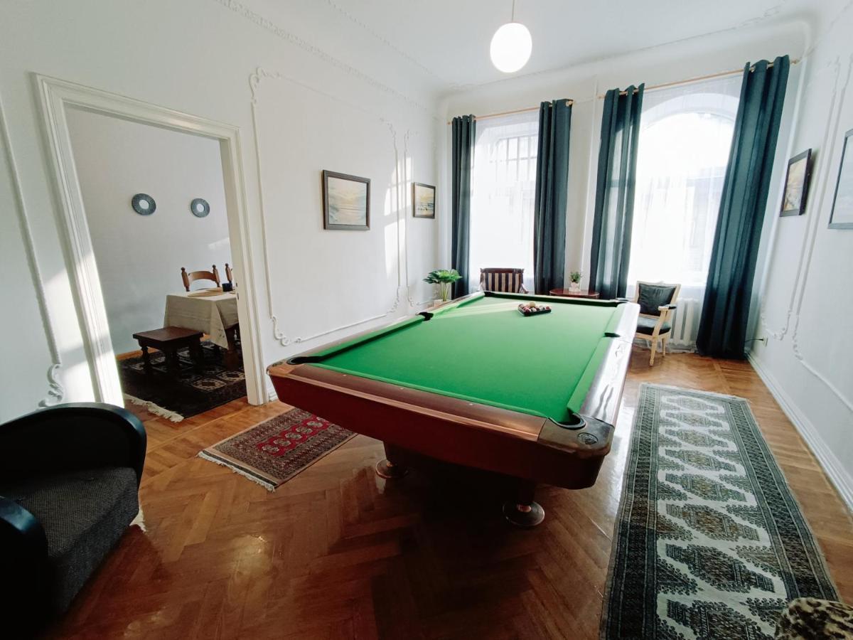 Unique Spacious Classic 3 Bedroom Midtown Apartment ! Billiard Room ! Riga Exterior foto