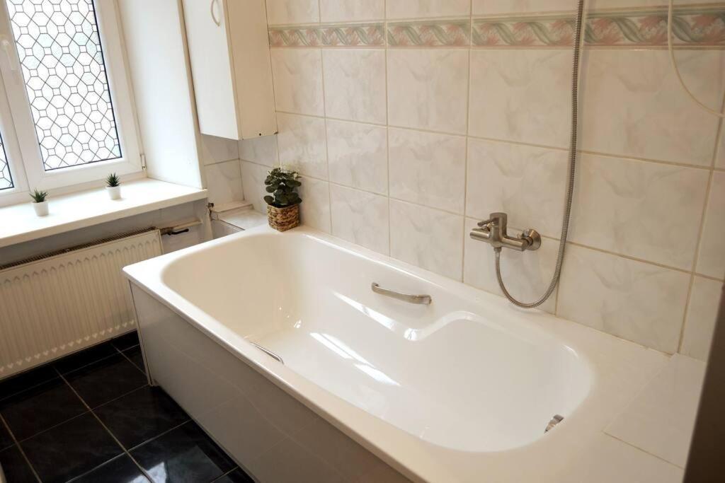 Unique Spacious Classic 3 Bedroom Midtown Apartment ! Billiard Room ! Riga Exterior foto