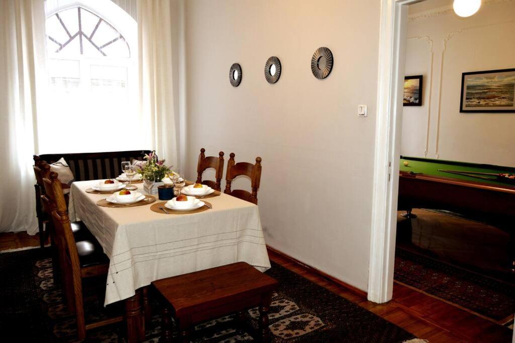 Unique Spacious Classic 3 Bedroom Midtown Apartment ! Billiard Room ! Riga Exterior foto