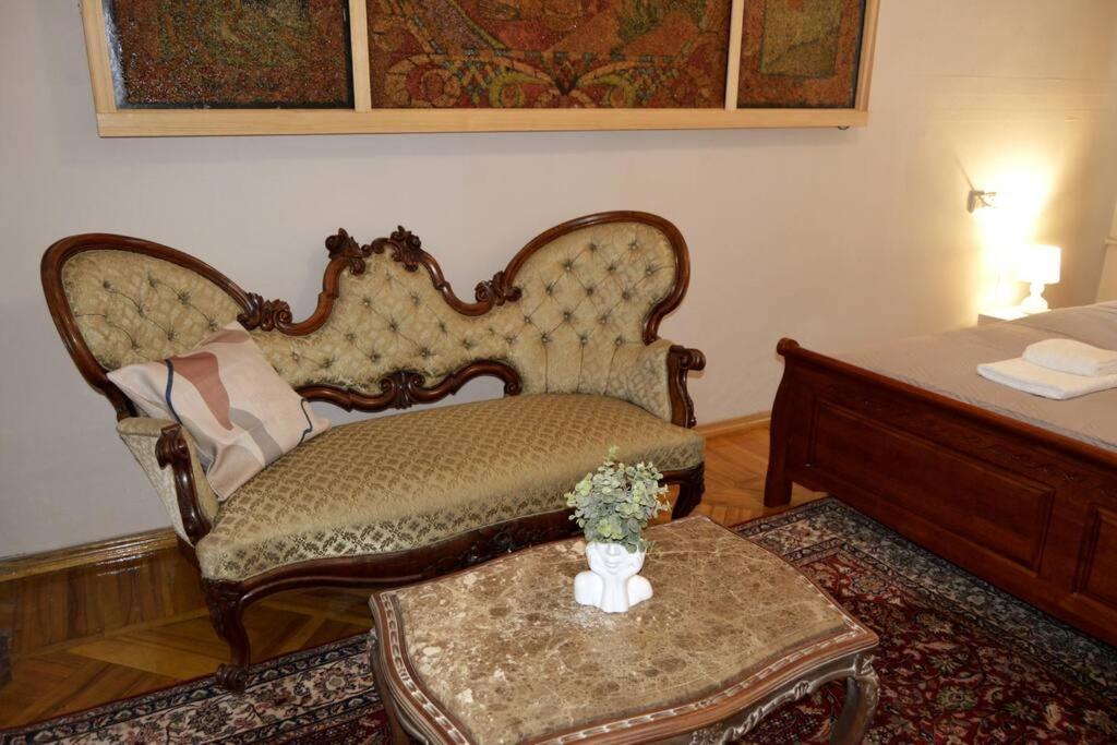 Unique Spacious Classic 3 Bedroom Midtown Apartment ! Billiard Room ! Riga Exterior foto