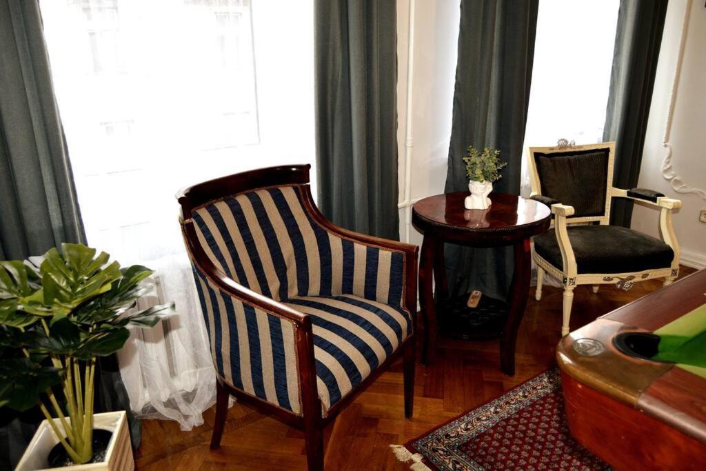 Unique Spacious Classic 3 Bedroom Midtown Apartment ! Billiard Room ! Riga Exterior foto