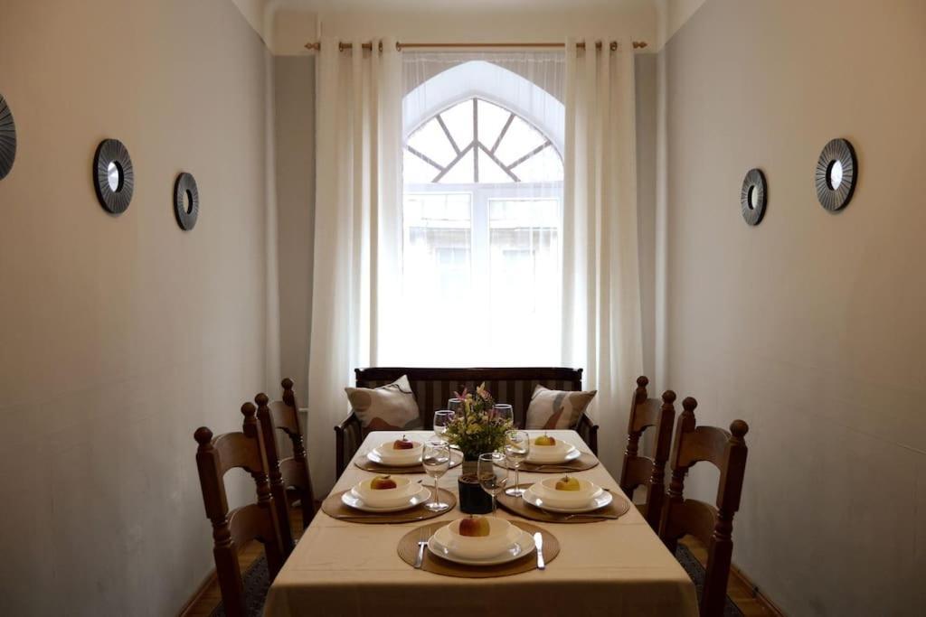 Unique Spacious Classic 3 Bedroom Midtown Apartment ! Billiard Room ! Riga Exterior foto
