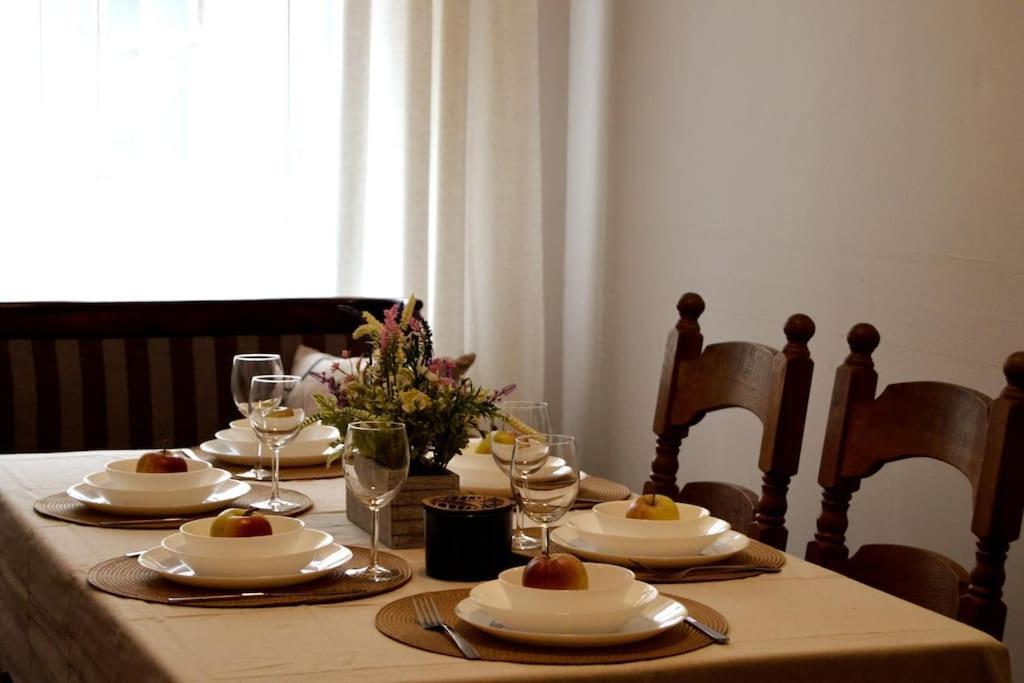 Unique Spacious Classic 3 Bedroom Midtown Apartment ! Billiard Room ! Riga Exterior foto