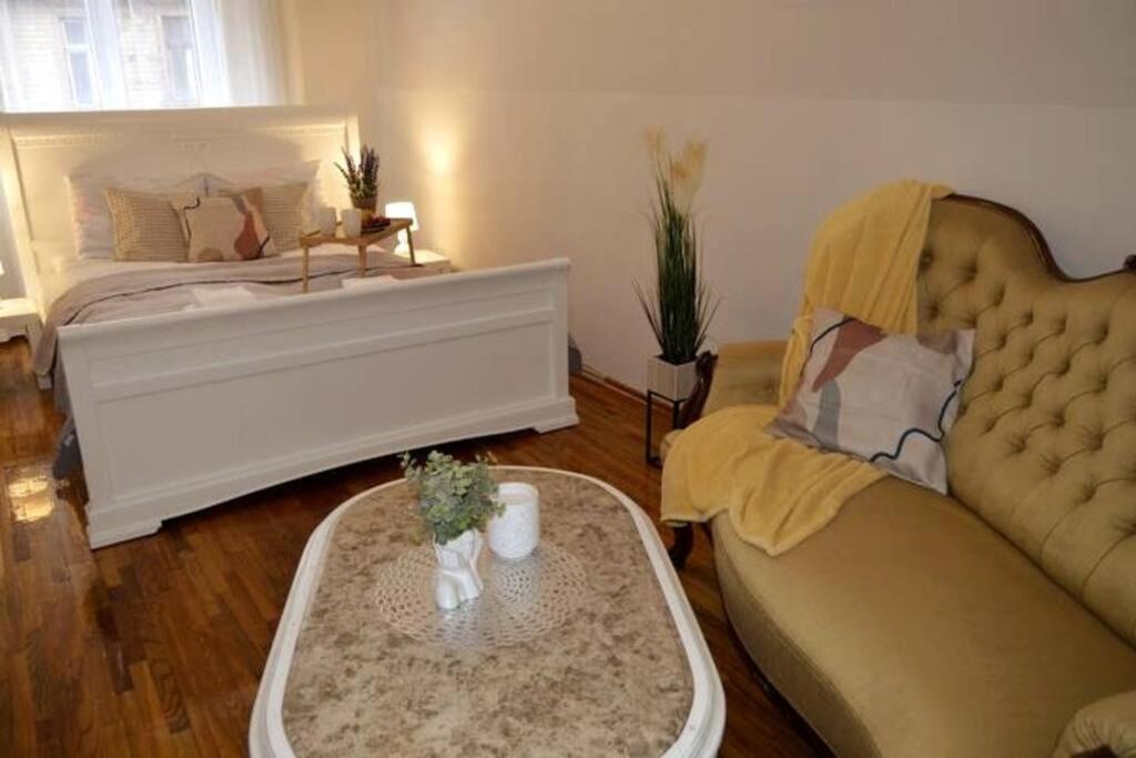 Unique Spacious Classic 3 Bedroom Midtown Apartment ! Billiard Room ! Riga Exterior foto
