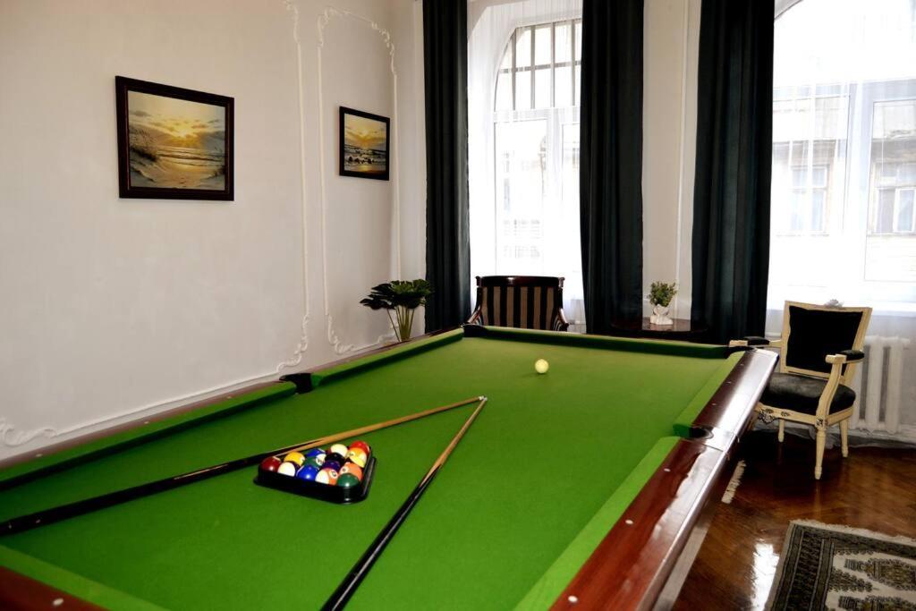 Unique Spacious Classic 3 Bedroom Midtown Apartment ! Billiard Room ! Riga Exterior foto