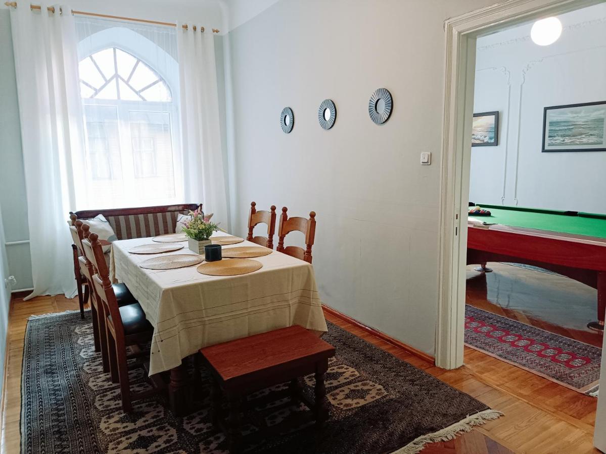 Unique Spacious Classic 3 Bedroom Midtown Apartment ! Billiard Room ! Riga Exterior foto