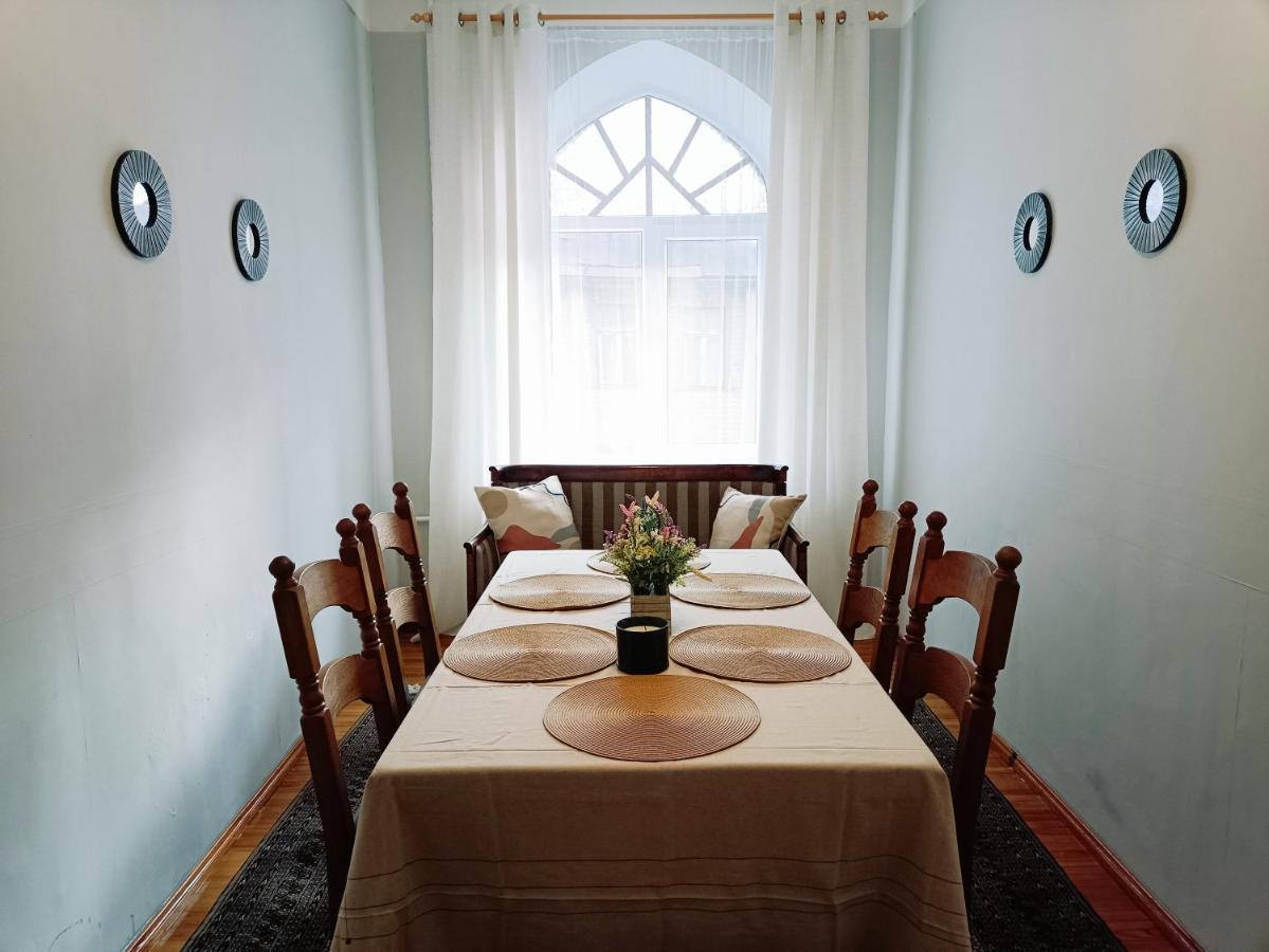 Unique Spacious Classic 3 Bedroom Midtown Apartment ! Billiard Room ! Riga Exterior foto